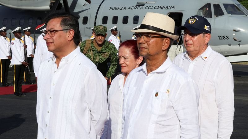 Presidente de Colombia, Petro, visita el sur de Haití mientras aumenta la violencia en ambos países