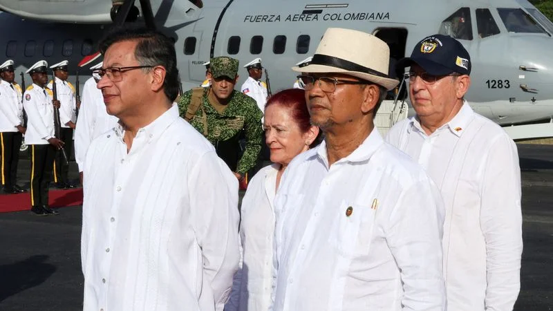 Presidente de Colombia, Petro, visita el sur de Haití mientras aumenta la violencia en ambos países