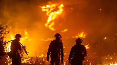 Un nuevo incendio en el área de Los Ángeles crece por el viento Un nuevo incendio en el área de Los Ángeles crece por el viento