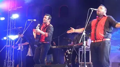 Qué pasó con Los Guitarreros, el grupo de folklore que tocó en el Festival del Lago. El mensaje de Los Guitarreros tras su presentación en Uruguay. Qué pasó con Los Guitarreros, el grupo de folklore que tocó en el Festival del Lago. El mensaje de Los Guitarreros tras su presentación en Uruguay.
