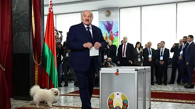Lukashenko, declarado vencedor en unas elecciones bielorrusas tachadas de farsa por Occidente Lukashenko, declarado vencedor en unas elecciones bielorrusas tachadas de farsa por Occidente