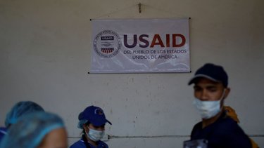 Trump paralizará suministro de medicamentos contra VIH y la malaria a los países pobres: fuentes
