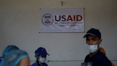Trump paralizará suministro de medicamentos contra VIH y la malaria a los países pobres: fuentes