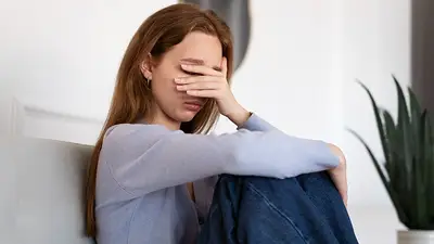 Mujer lamentándose Mujer lamentándose