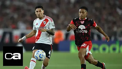 Papelón: pararon el partido de River porque se cayó el Pack Fútbol Papelón: pararon el partido de River porque se cayó el Pack Fútbol