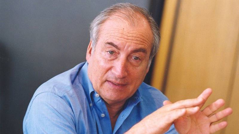El escritor Tomás Eloy Martínez.