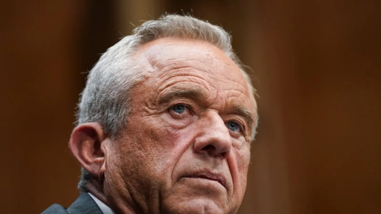 Argumentos "engañosos" de Kennedy sobre vacunas preocupan a republicano jefe de comisión del Senado EEUU
