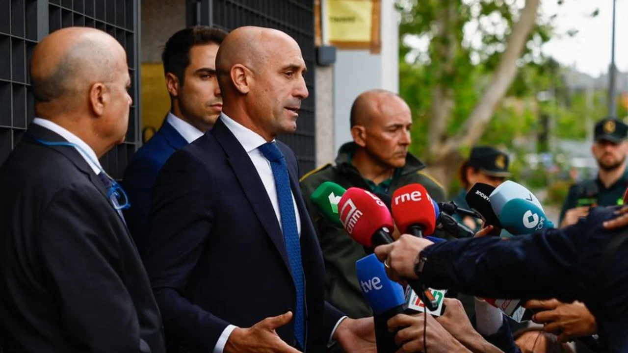 Rubiales va a juicio por el beso que destapó el machismo en el fútbol español