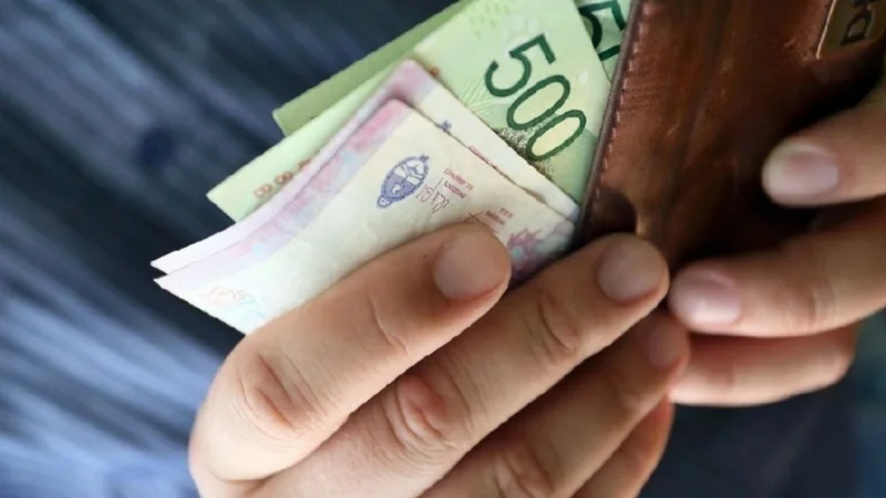 Cuánto gana un cajero de banco en febrero 2025: el salario que cobra