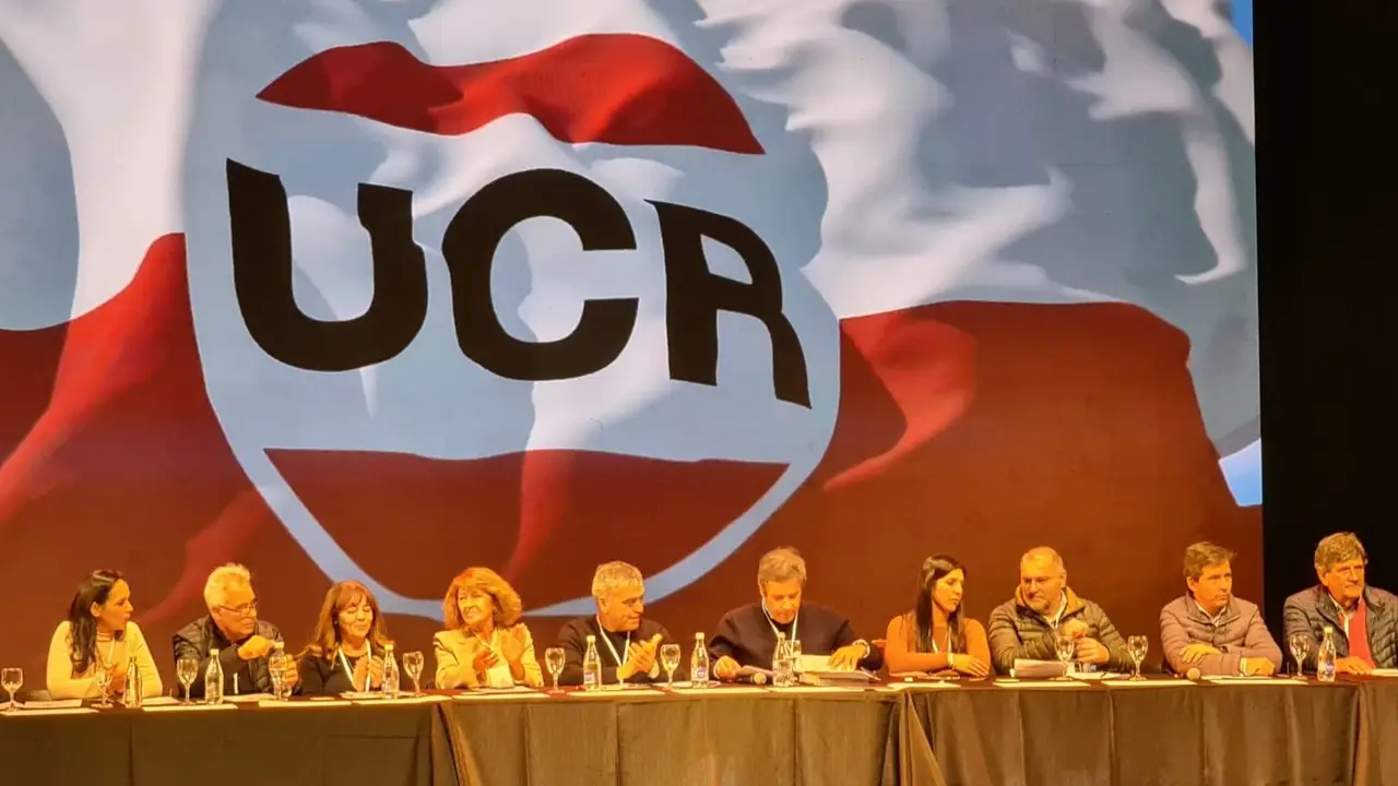 Un radical inaugura el calendario electoral mientras el partido define su relación con Milei