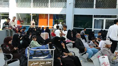 Aeropuerto yemení de Adén cierra al agravarse divisiones entre Arabia Saudita y Emiratos Árabes Unidos Aeropuerto yemení de Adén cierra al agravarse divisiones entre Arabia Saudita y Emiratos Árabes Unidos