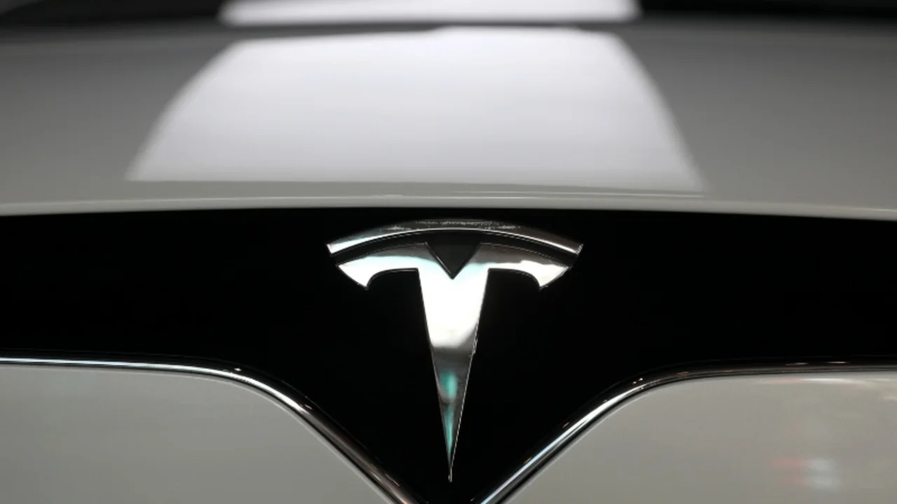 Tesla pierde la corona de los vehículos eléctricos frente a la china BYD