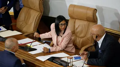 Maduro ya no dirige Venezuela, pero no está claro quién gobierna el país Maduro ya no dirige Venezuela, pero no está claro quién gobierna el país