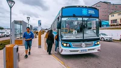 En la capital provincial, la Municipalidad oficializó el nuevo valor del boleto: pasó de $1.100 a $1.280. (Foto: Crítica Sur). En la capital provincial, la Municipalidad oficializó el nuevo valor del boleto: pasó de $1.100 a $1.280. (Foto: Crítica Sur).