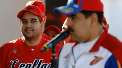Nicolás "Nicolasito" Maduro Guerra y su padre. Nicolás "Nicolasito" Maduro Guerra y su padre.