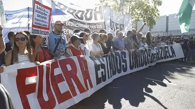ATE, el Frente de Izquierda y las dos CTA marcharon para protestar contra el ataque de EE.UU. a Venezuela ATE, el Frente de Izquierda y las dos CTA marcharon para protestar contra el ataque de EE.UU. a Venezuela