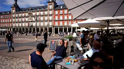 El sector servicios español cierra 2025 con buena nota, según el PMI El sector servicios español cierra 2025 con buena nota, según el PMI