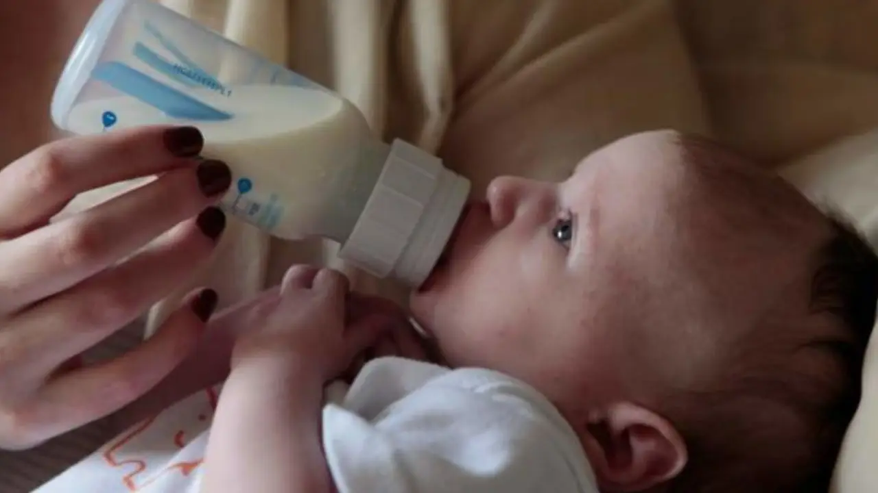 Qué dijo Nestlé tras retirar una leche de fórmula para bebés: “Toxina”