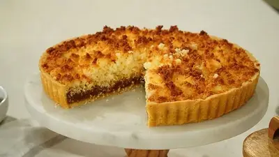 Torta de dulce de leche y coco. Torta de dulce de leche y coco.