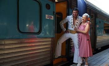 Un tren temático de Elvis Presley parte hacia un festival tributo en Australia | Festival