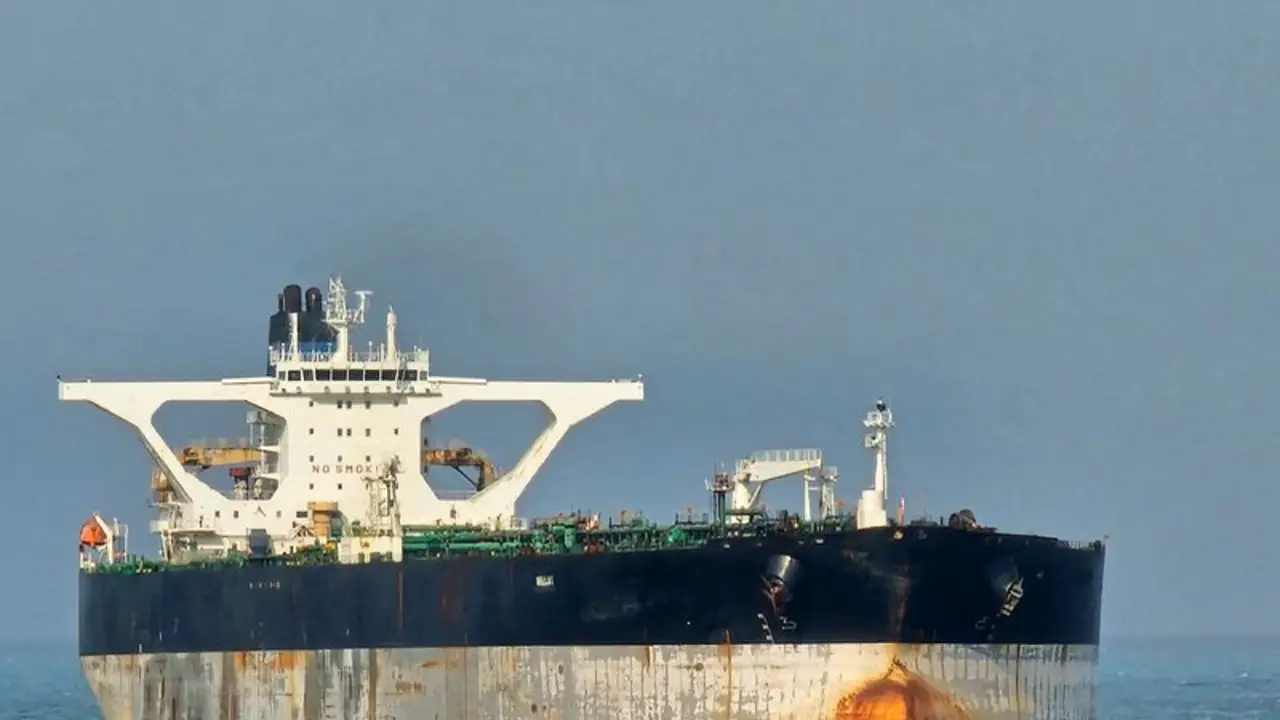 Rusia envía un submarino para escoltar a petrolero que EEUU intentó incautar frente a Venezuela: WSJ