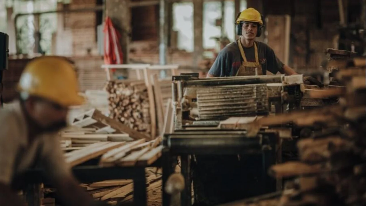 La industria vuelve a operar por debajo de 2025 y la metalmecánica se desploma