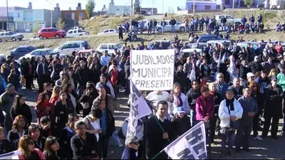 Municipales de Santa Cruz empiezan el año con un paro por 72 horas: presionan a Vidal por recomposición salarial Municipales de Santa Cruz empiezan el año con un paro por 72 horas: presionan a Vidal por recomposición salarial