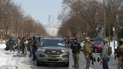 La fuerza migratoria de Trump ejecutó a una mujer y desató una crisis en las calles de Minnesota La fuerza migratoria de Trump ejecutó a una mujer y desató una crisis en las calles de Minnesota