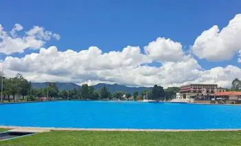 No hace falta ir a Mar del Plata: el destino con la pileta más grande del país | Escapadas