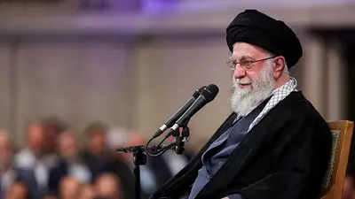 Irán corta internet mientras el líder supremo advierte a los manifestantes Irán corta internet mientras el líder supremo advierte a los manifestantes