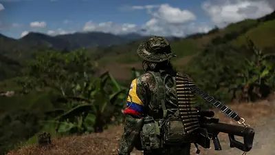 Prófugo líder rebelde colombiano llama a la unidad a guerrillas para enfrentar a EEUU Prófugo líder rebelde colombiano llama a la unidad a guerrillas para enfrentar a EEUU