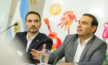 Corrientes en la cuerda floja: alerta por default, sobregasto y ajuste a municipios | Corrientes