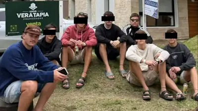 "Si le tocás el pelo así, termina en pelea": tres rugbiers fueron detenidos por una feroz golpiza en Pinamar "Si le tocás el pelo así, termina en pelea": tres rugbiers fueron detenidos por una feroz golpiza en Pinamar