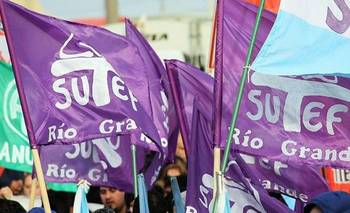 Ajuste de Melella: docentes fueguinos denuncian descuentos "masivos e ilegales"  | Reclamos salariales