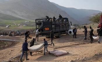 Palestinos huyen de su pueblo en Cisjordania por los constantes ataques de colonos | Conflicto en medio oriente