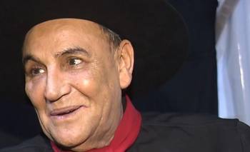 El Chaqueño Palavecino dejó muda a una periodista en el Festival del Pan Casero | Música