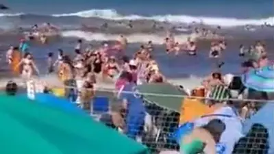 Un muerto y más de 30 heridos tras una ola gigante en Santa Clara del Mar Un muerto y más de 30 heridos tras una ola gigante en Santa Clara del Mar