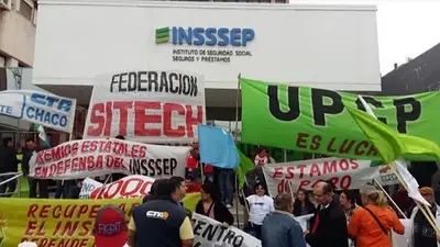 Ajuste de Zdero: familias chaqueñas protestan contra la suspensión de tratamientos en la obra social provincial Ajuste de Zdero: familias chaqueñas protestan contra la suspensión de tratamientos en la obra social provincial
