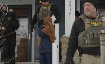 Se multiplican las razias contra inmigrantes y Trump da "inmunidad" a la temida ICE | Represión desatada en ee.uu.