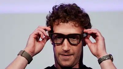 Meta estudia duplicar la producción de gafas Ray-Ban a finales de año: Bloomberg News Meta estudia duplicar la producción de gafas Ray-Ban a finales de año: Bloomberg News