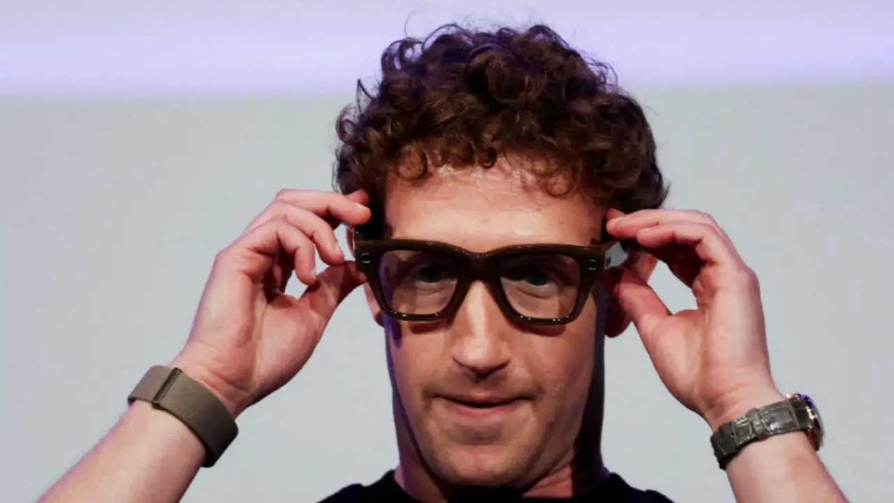 Meta estudia duplicar la producción de gafas Ray-Ban a finales de año: Bloomberg News