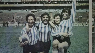 Fútbol femenino. Fútbol femenino.