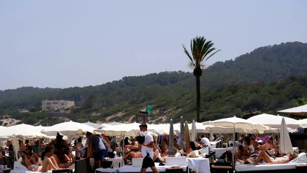 El alquiler vacacional en Ibiza se desploma mientras España lucha contra el turismo excesivo
