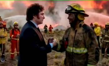 "Papelón": cruzan a Javier Milei por agradecer a brigadistas con una foto hecha con IA | Javier milei presidente