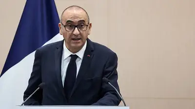 Francia prohíbe la entrada a 10 activistas británicos de extrema derecha y antinmigración Francia prohíbe la entrada a 10 activistas británicos de extrema derecha y antinmigración