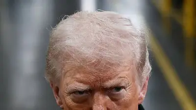 Trump insulta a trabajador que le criticó en planta de Ford en Michigan Trump insulta a trabajador que le criticó en planta de Ford en Michigan