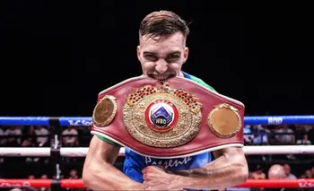 Es una joya del boxeo, primo de un campeón mundial y espera por su chance | Boxeo