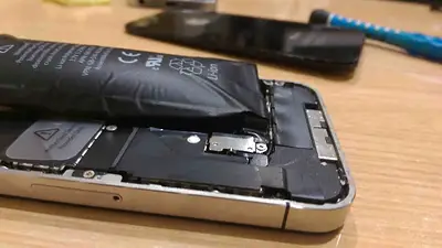 Batería hinchada de celular Batería hinchada de celular