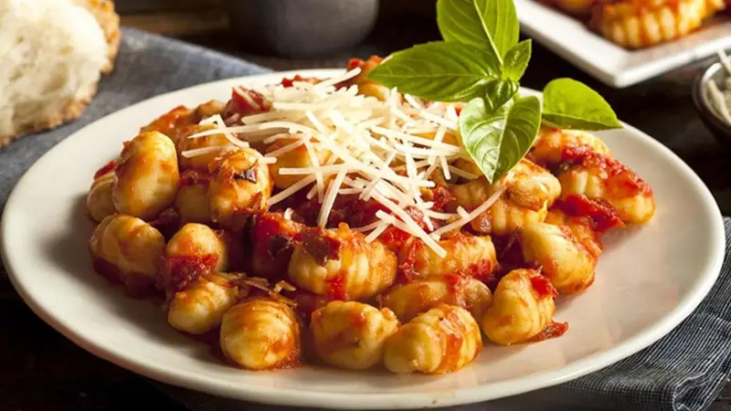 ñoquis a la boloñesa.