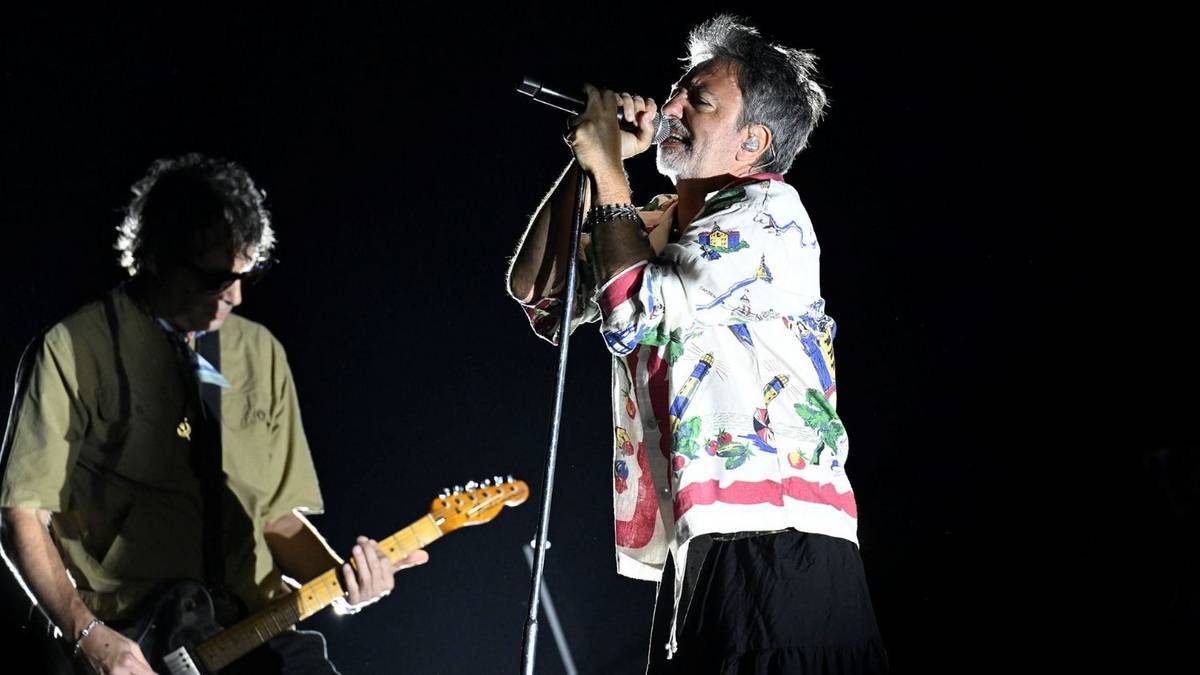 Adrián Dárgelos se accidentó en pleno show y se volvió viral: qué le pasó al músico
